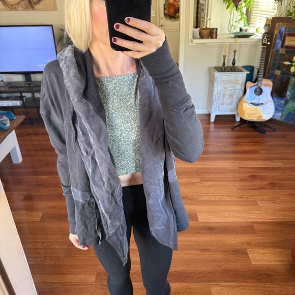 Young, Fabulous and broke jacket - Picture 2 of 9